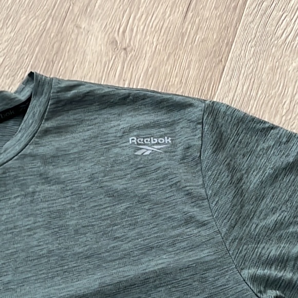 Reebok t-shirt - Picture 3 of 3